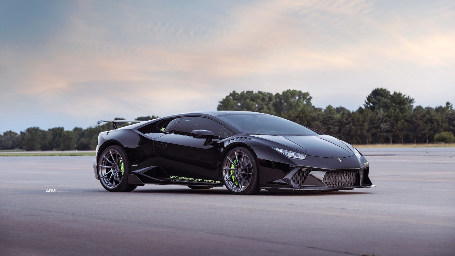 Huracan Black Huracan Spyder Blasts Down Runway Nudges