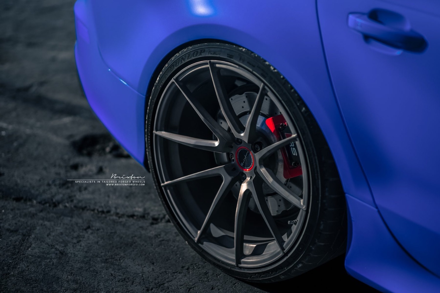 blue-audi-rs7-brixton-forged-wr3-ultrasport-1-piece-forged-wheels-21-inch-concave-smoke-black-1-1800x1200