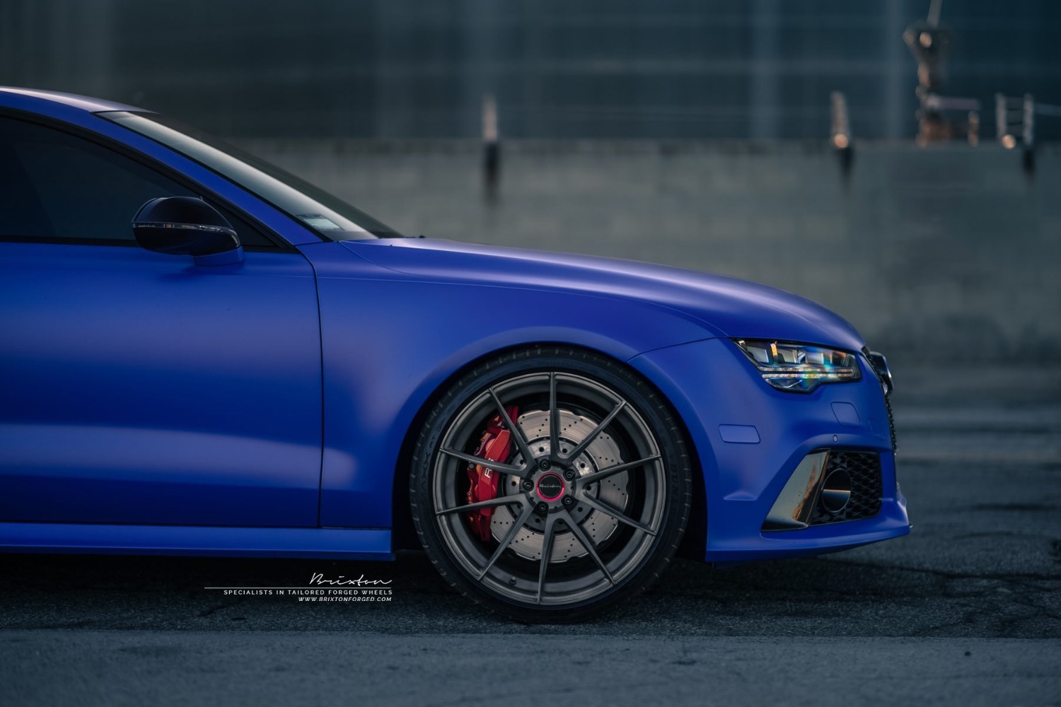 blue-audi-rs7-brixton-forged-wr3-ultrasport-1-piece-forged-wheels-21-inch-concave-smoke-black-10-1800x1200