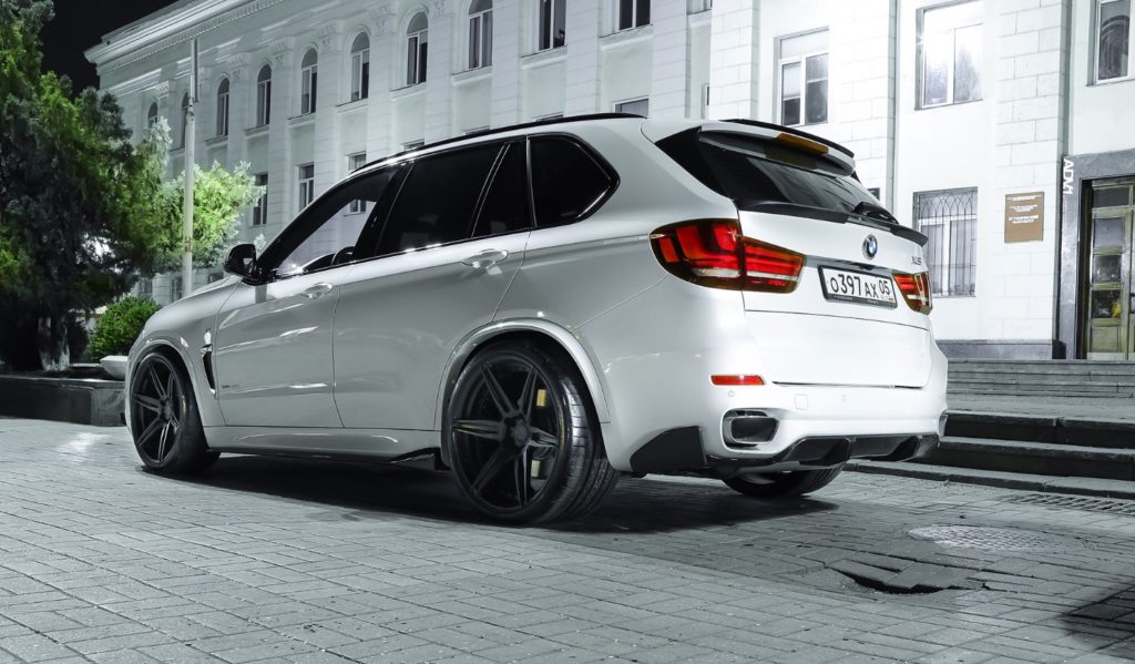bmw-alpine-white-x5-black-6-spoke-wheels-suv-rims-d-1