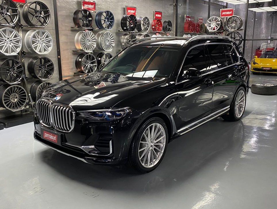 https://wheelfront.com/wp-content/uploads/formidable/8/bmw-x7-g07-with-22inch-anrky-an19-wheels-2.jpg