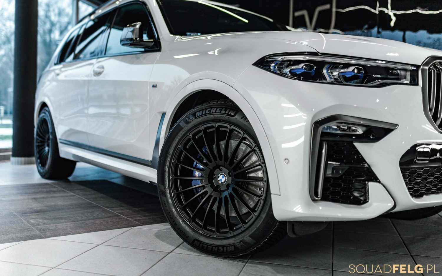 BMW X7 M50i G07 White BC Forged RZ20 | Wheel Front