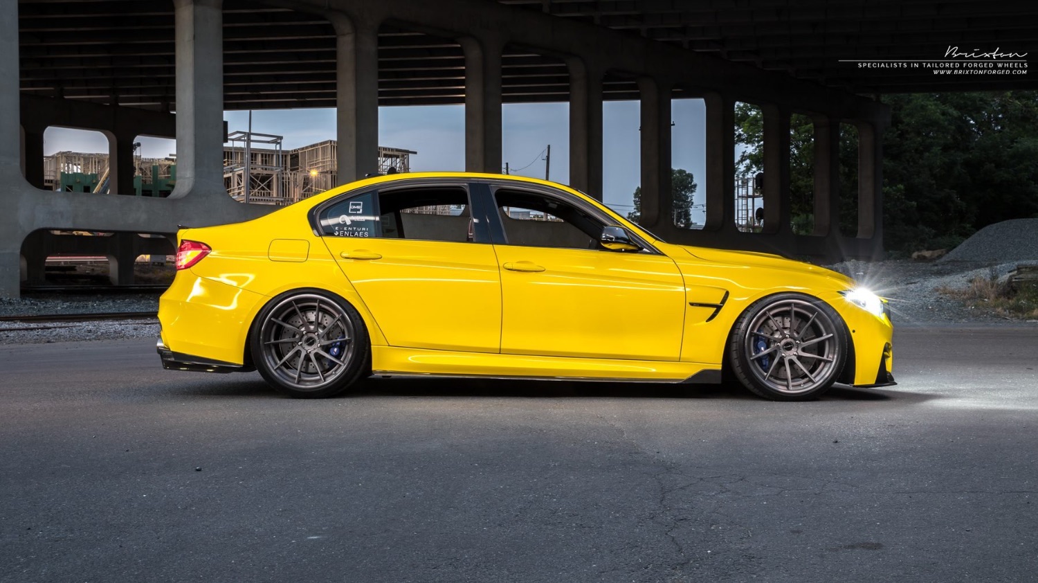 brixton-forged-wheels-r10d-targa-bmw-f80-m3-yellow-gmp-performance-forged-wheels-smoke-black-19-1800x1011