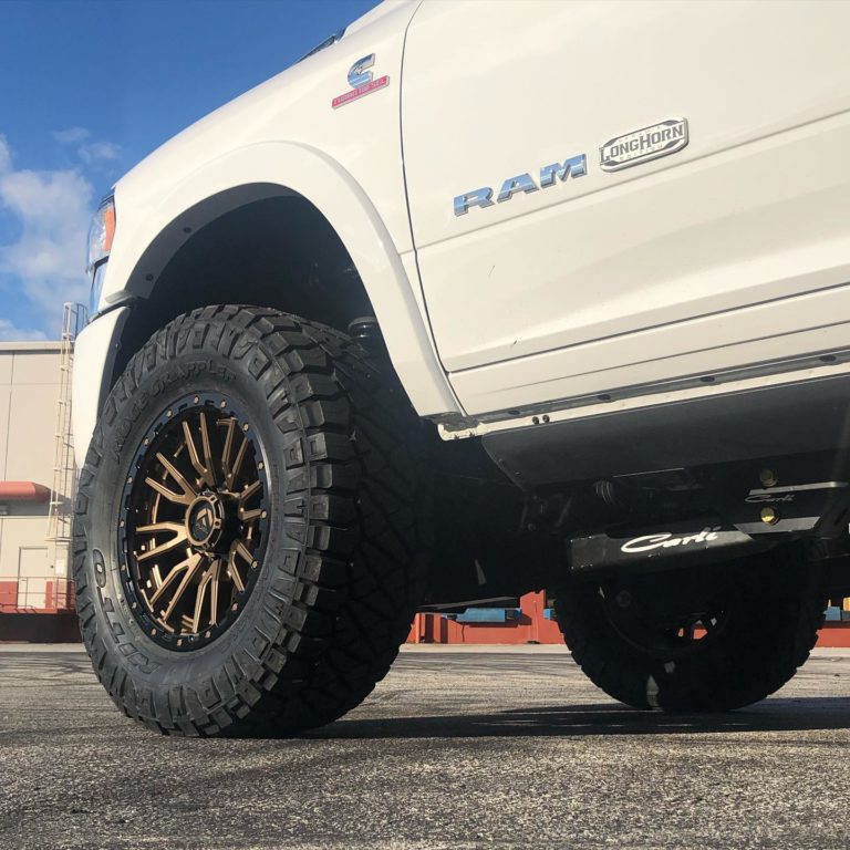 Dodge Ram 2500 White Fuel Off-Road Rebel 6 D681 | Wheel Front