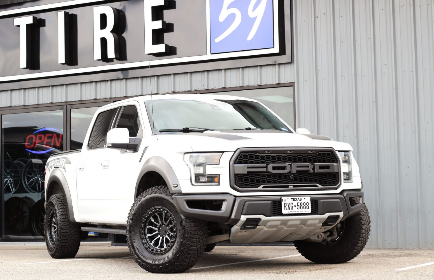 Ford F-150 Raptor White TIS 556AB | Wheel Front