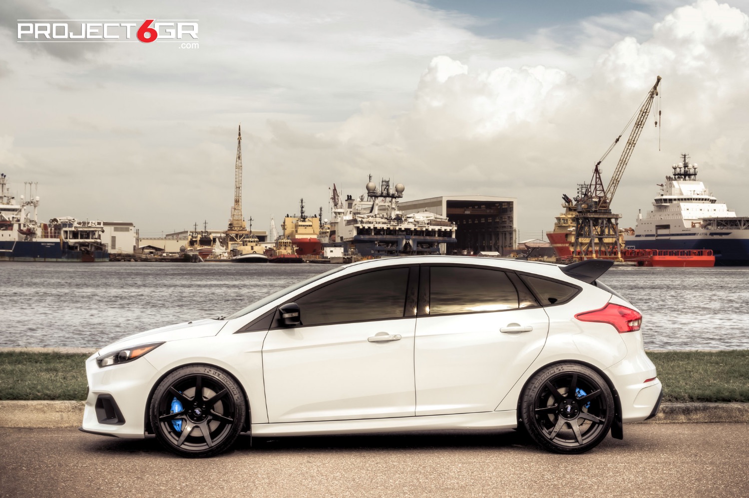 ford-focus-rs-white-project-6gr-seven-wheels-1