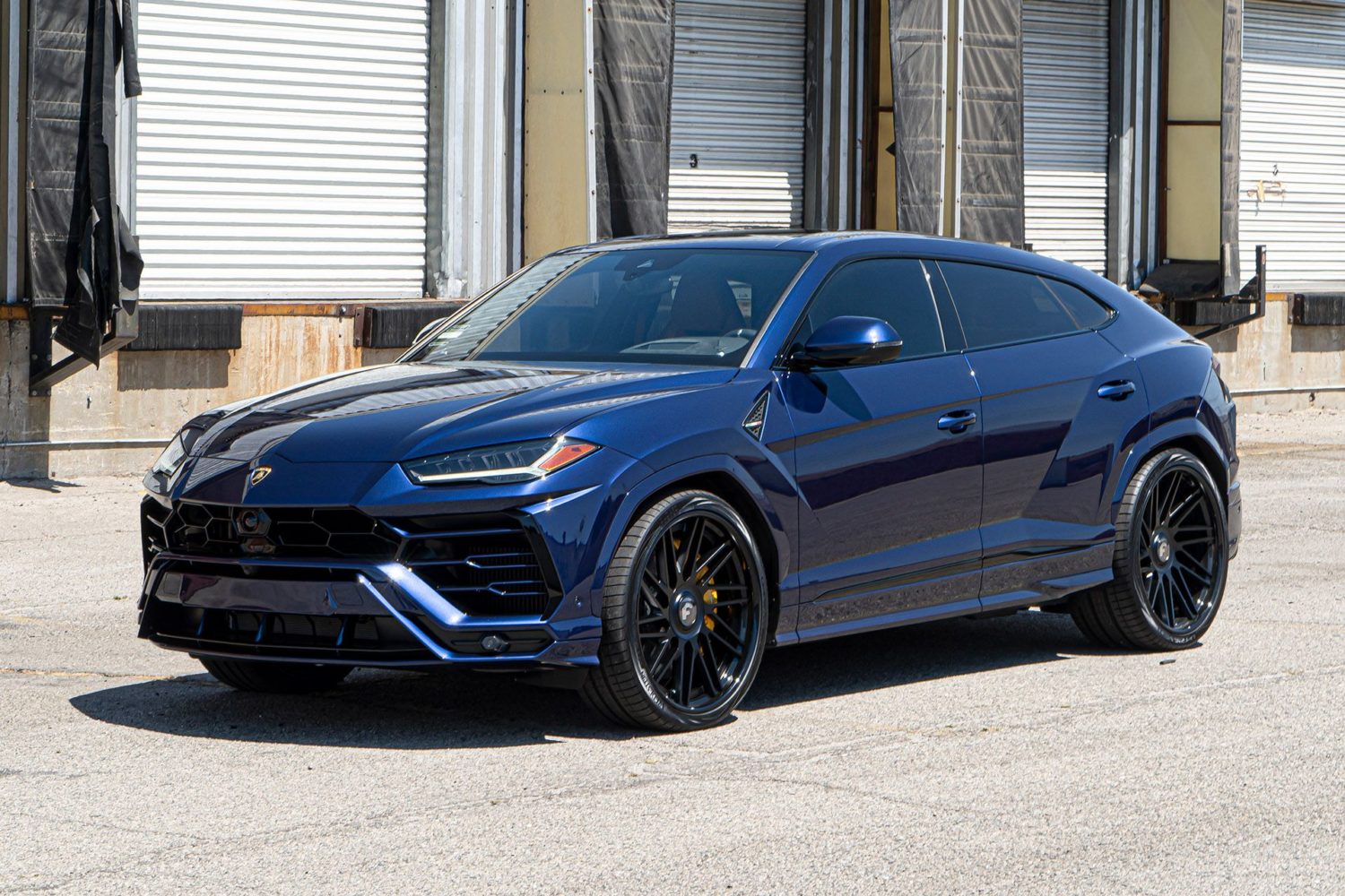 Lamborghini Urus Blue with Forgiato TEC 3.6 Aftermarket Wheels Wheel ...