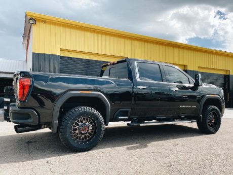 2020 GMC Sierra Black KMC XD842 Snare Wheel | Wheel Front