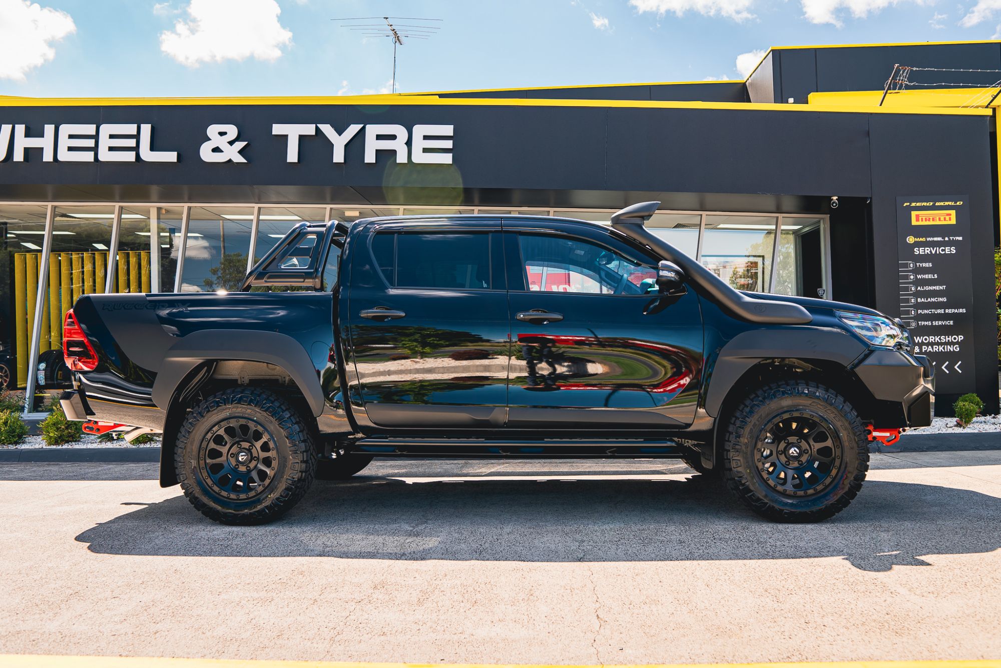 Toyota Hilux Rugged-X Black Fuel Off-Road Vector D579 Wheel 