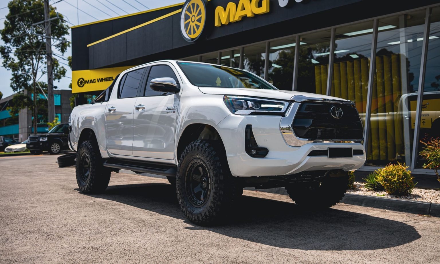 Toyota Hilux White Fuel Off-Road Block D750 Wheel | Wheel Front