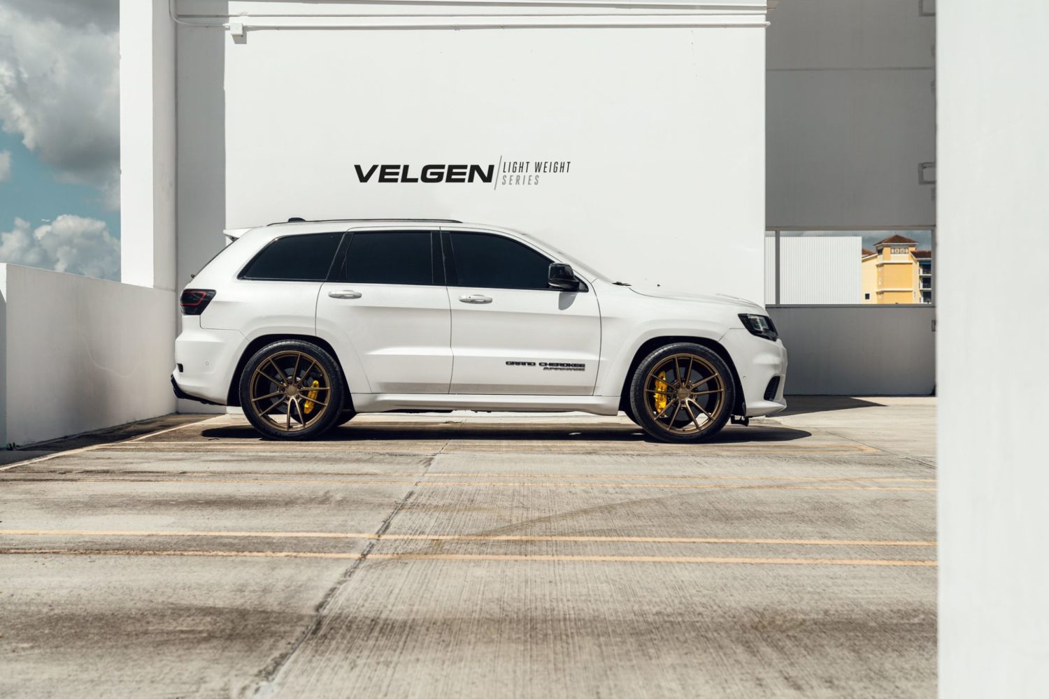 Jeep Grand Cherokee Trackhawk White with Bronze Velgen VF5 Wheel