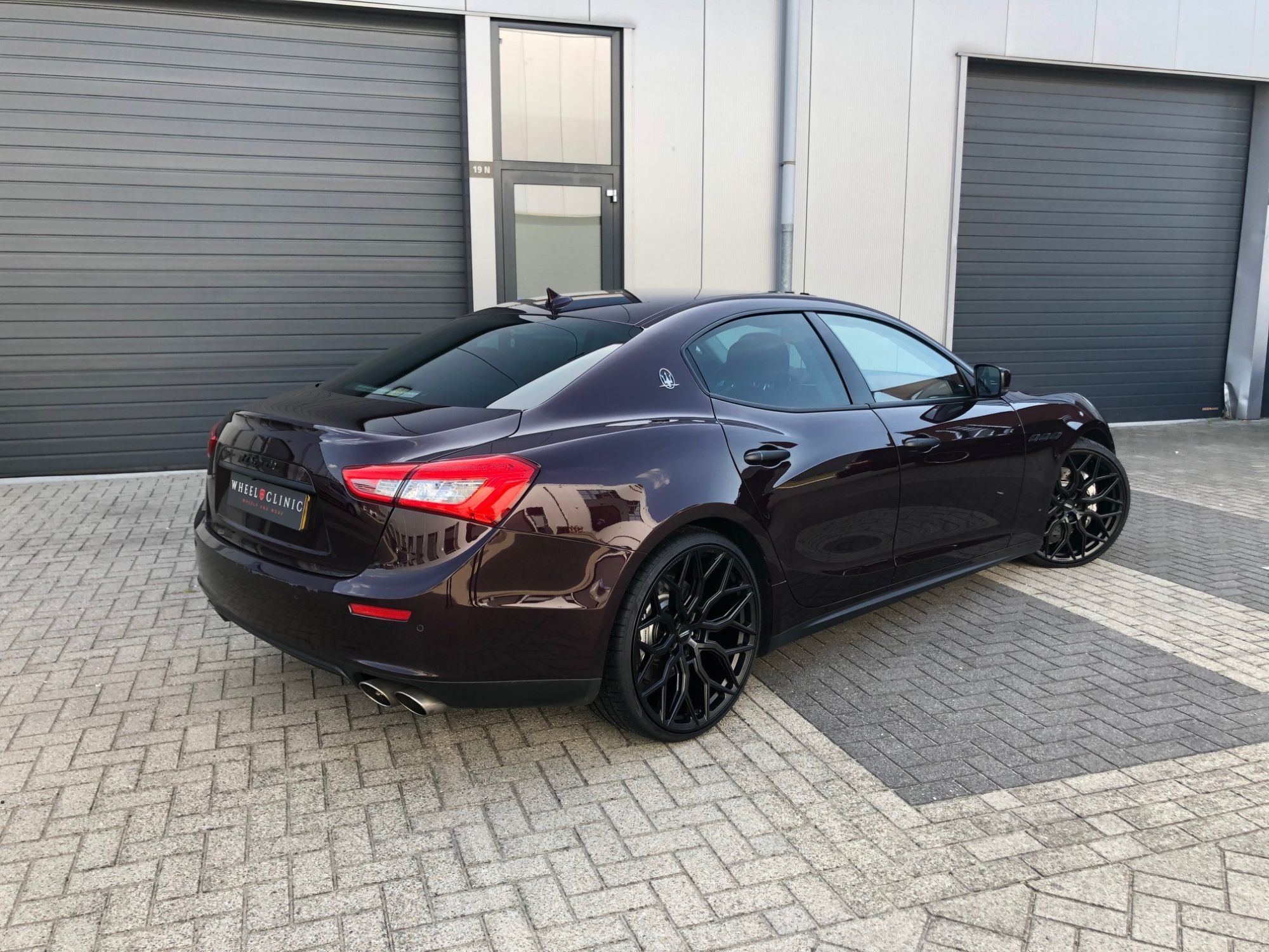 Maserati Ghibli матовая чёрная