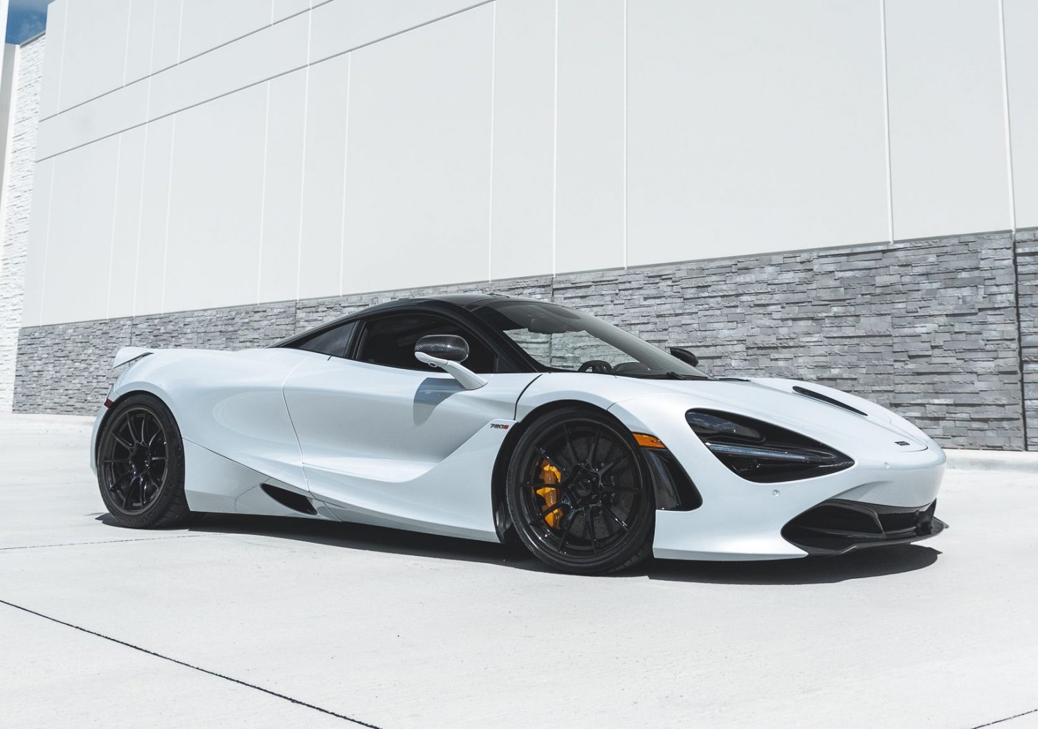 McLaren 720S White Forgeline Carbon+Forged CF205 | Wheel Front