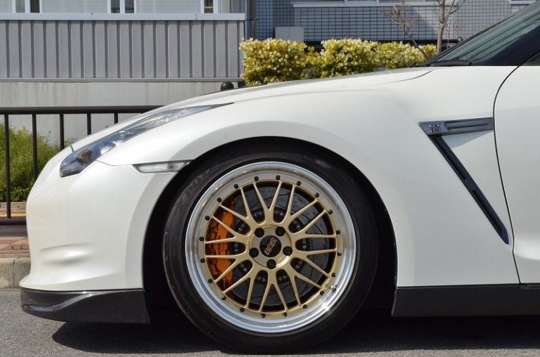 Nissan GT-R R35 White BBS LM | Wheel Front