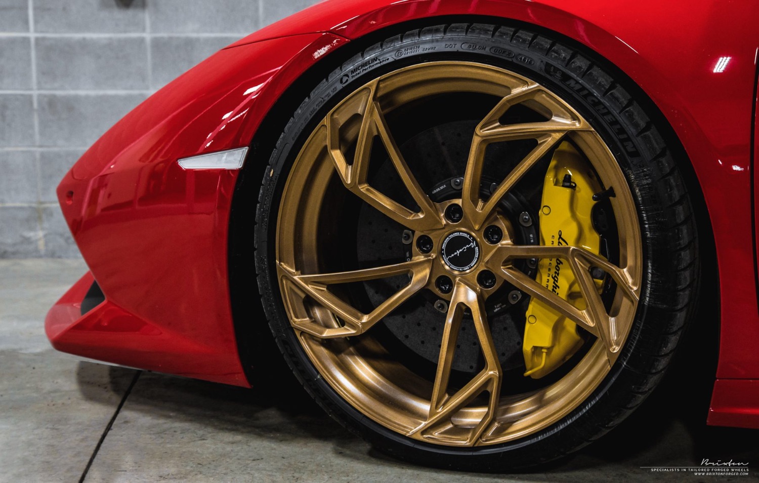 red-lamborghini-huracan-brixton-forged-wheels-pf1-ultrasport-concave-1-piece-wheels-olympic-bronze-12-1800x1145