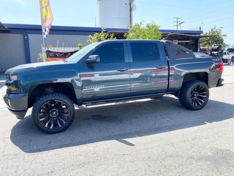 Chevrolet Silverado Grey Fuel Off-Road Blitz D674 | Wheel Front