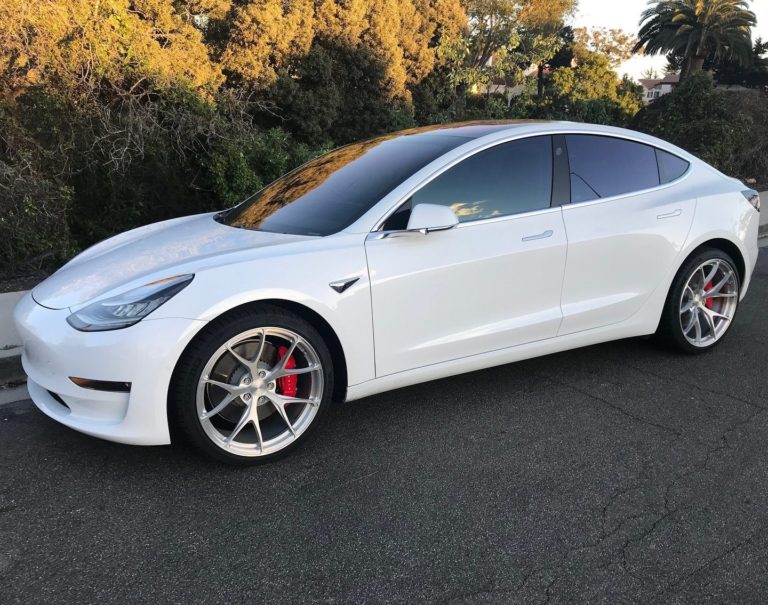 Tesla Model 3 White With Brushed Signature Sv104 Wheel Front