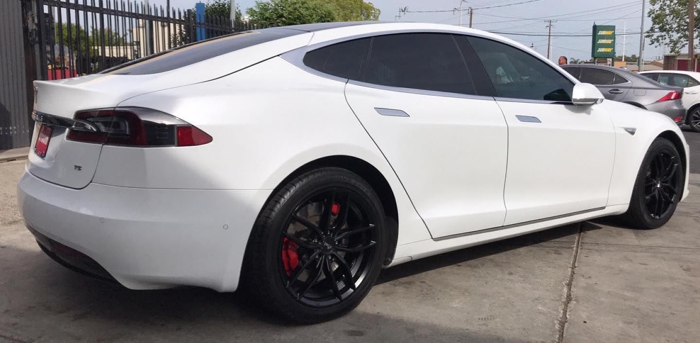 Tesla Model S White Niche Vosso M203