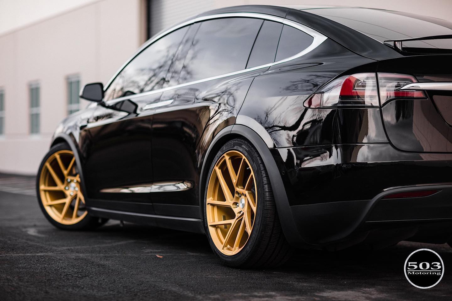 Tesla Model X Black with Gold Vossen NV2 | Wheel Front