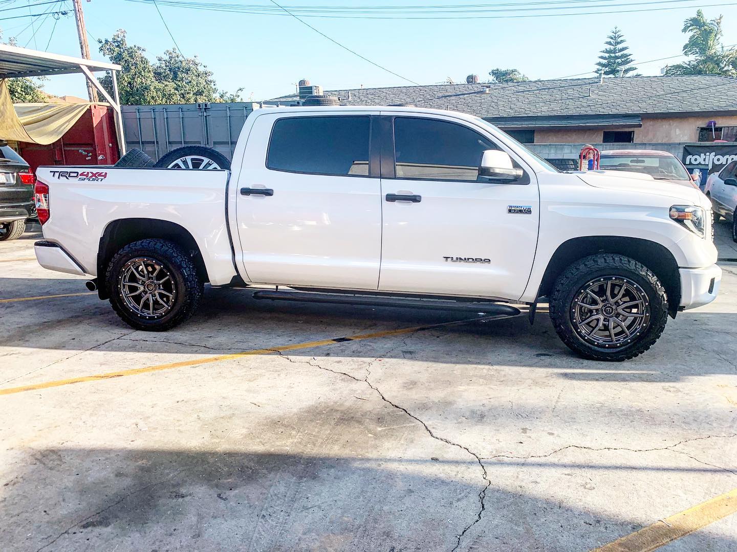 Toyota Tundra White Fuel Off Road Rebel 5 D680 Wheel Front