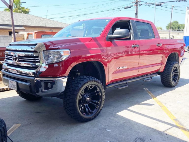 Toyota Tundra Red Fuel Off-Road Vapor D560 Wheel | Wheel Front