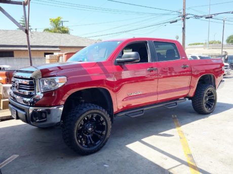 Toyota Tundra Red Fuel Off-Road Vapor D560 Wheel | Wheel Front