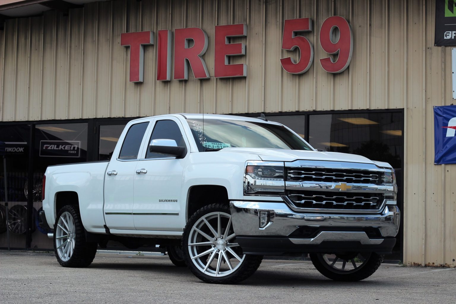 Chevrolet Silverado White Ferrada FT1 Wheel | Wheel Front