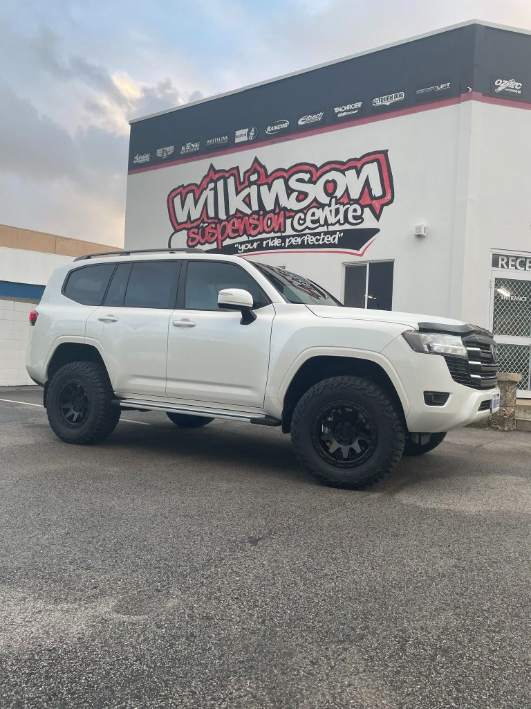 Toyota LandCruiser 300 Series White Method 317 | Wheel Front