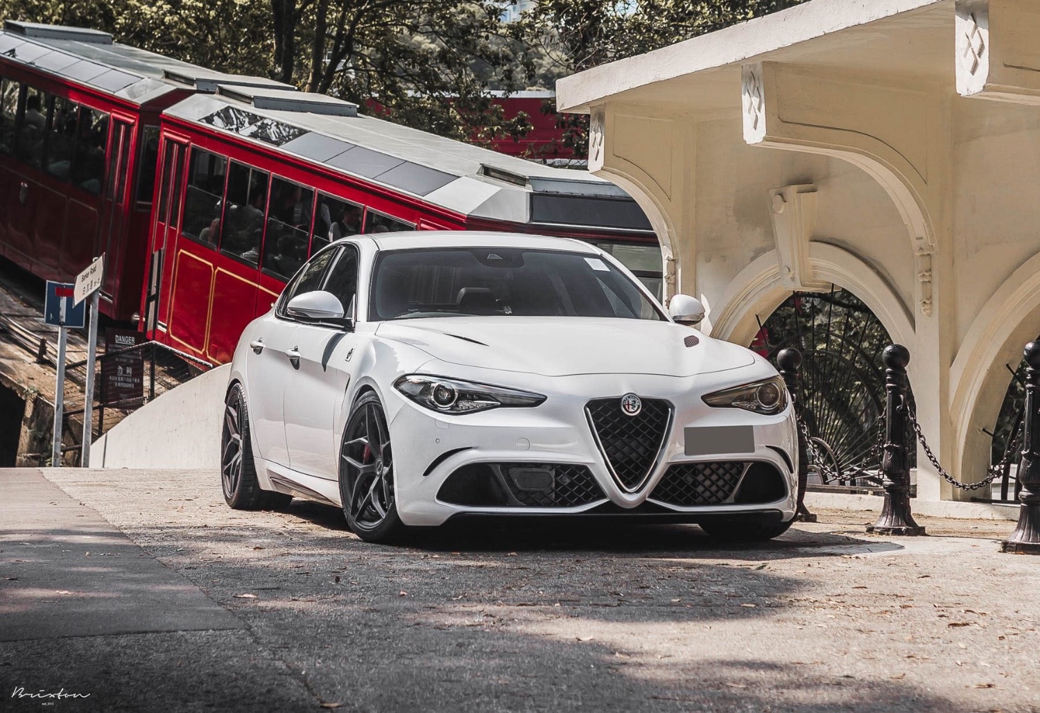 white-alpha-romeo-giulia-brixton-forged-pf5-duo-series-brushed-smoke-black-forged-wheels-concave-2-piece-2-1800x1235