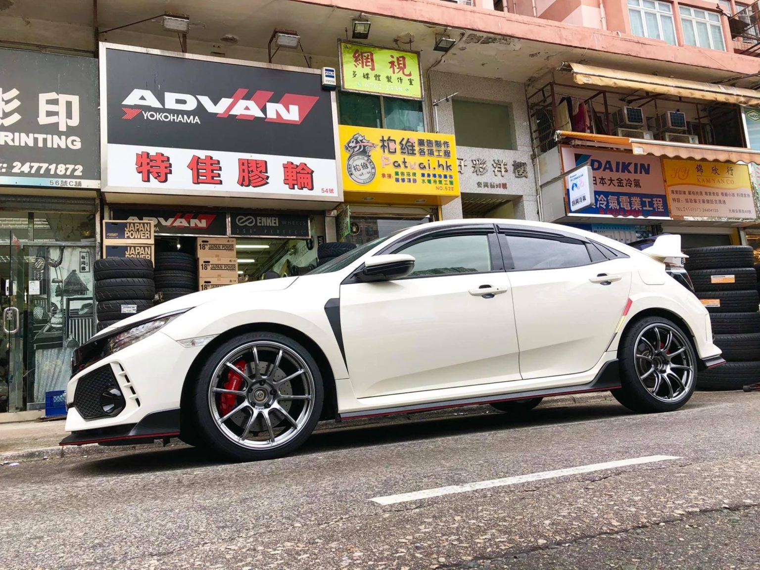 99 Type R White Rims Honda Civic Type-R FK8 White Advan RZ II | Wheel Front