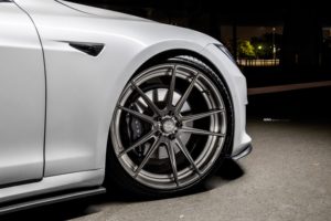white-tesla-model-s-gunmetal-wheels-forged-super-light-adv1-d