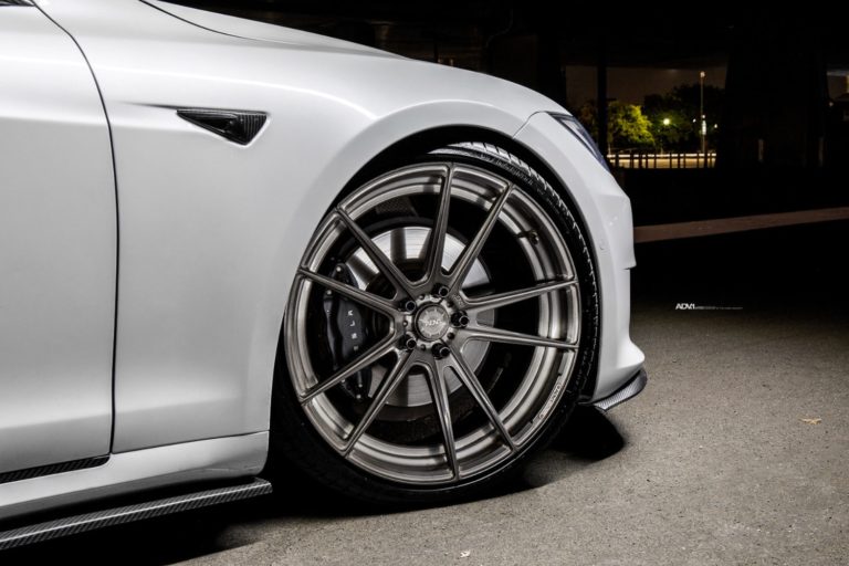white-tesla-model-s-gunmetal-wheels-forged-super-light-adv1-d