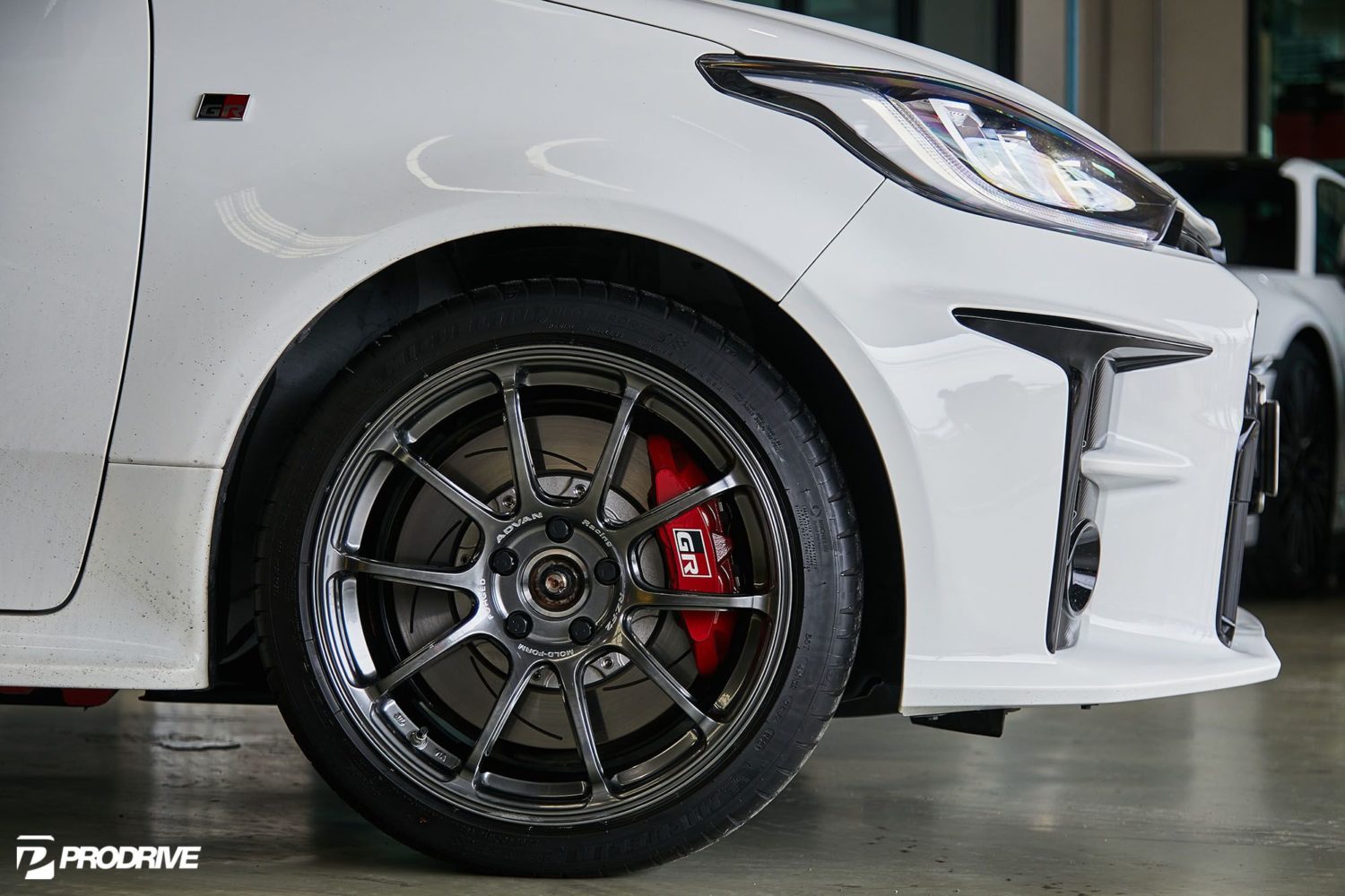 Toyota Yaris GR White Advan RZ-F2 Wheel | Wheel Front